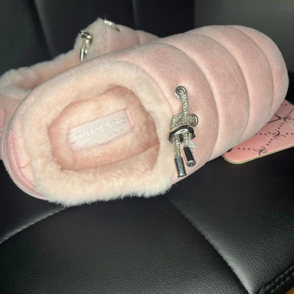 Juicy Couture Pink Puffer Slippers Plush Faux Fur Indoor Shoes Size 6.5/7.5 NWT